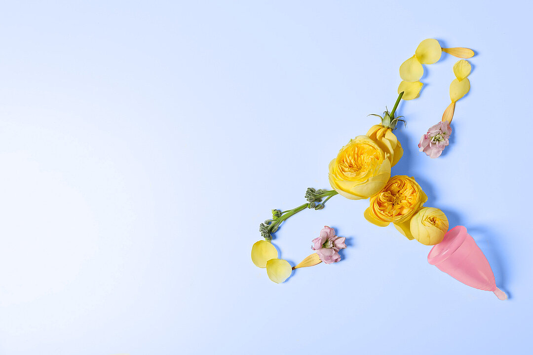 Darstellung eines Uterus, dargestellt durch gelbe Blumen auf pastellfarbenem Untergrund
