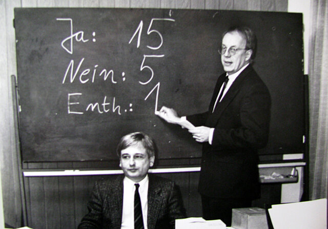 Naming: Senate meeting (1988) Senate meeting (1988)